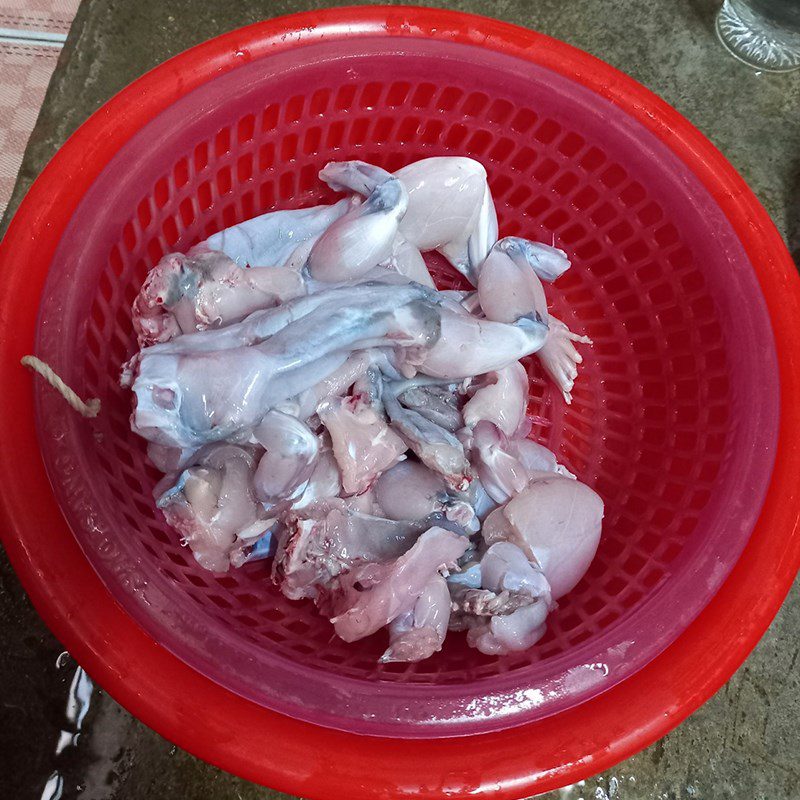 Step 1 Prepare the ingredients for Stir-fried Frog with Lemongrass and Chili Curry