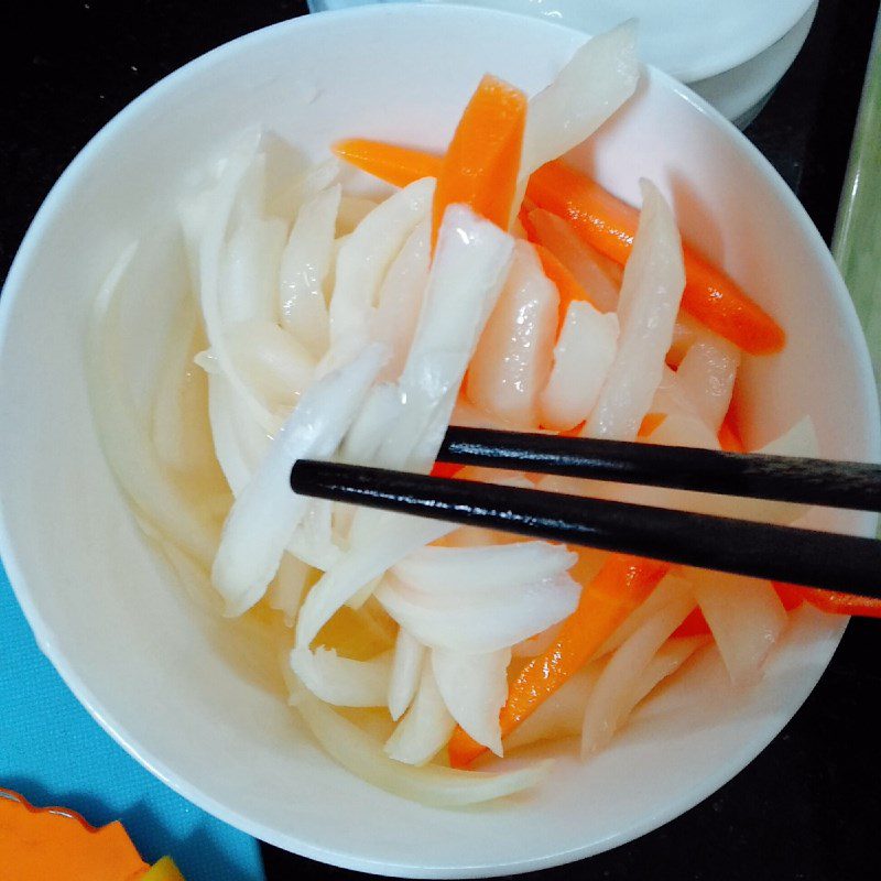 Step 1 Prepare the ingredients for Onion Chicken Salad with Cucumber