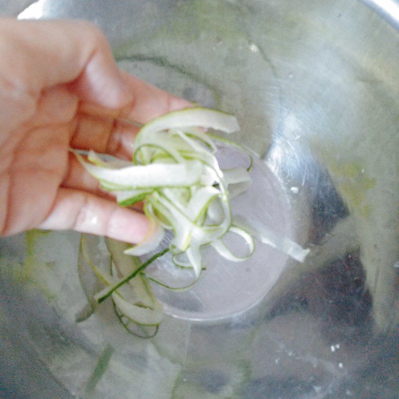 Step 1 Prepare the ingredients for Onion Chicken Salad with Cucumber