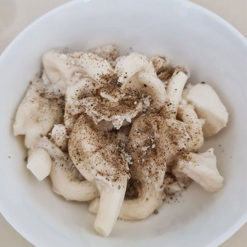 Step 1 Prepare the ingredients for Braised Oyster Mushrooms with Pepper