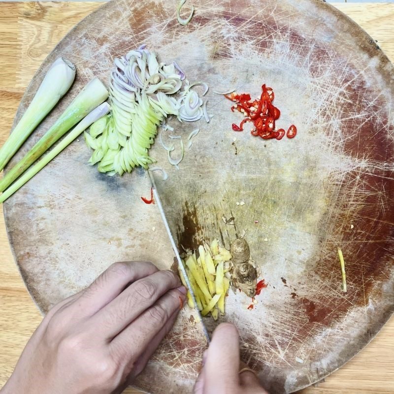 Step 1 Prepare the ingredients for Lemongrass Steamed Deer Meat