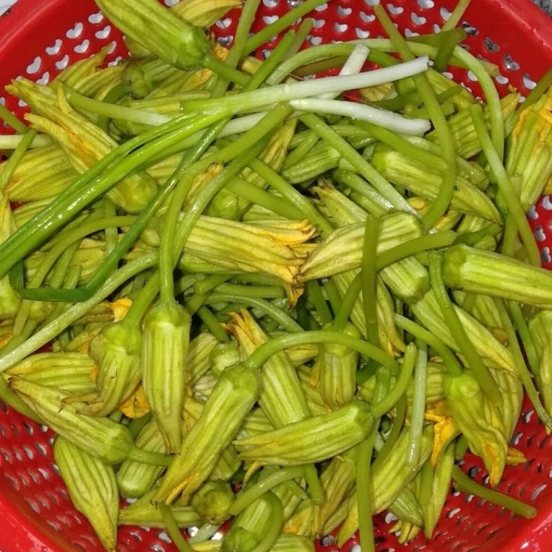 Step 1 Prepare the ingredients for pumpkin flower soup with snakehead fish