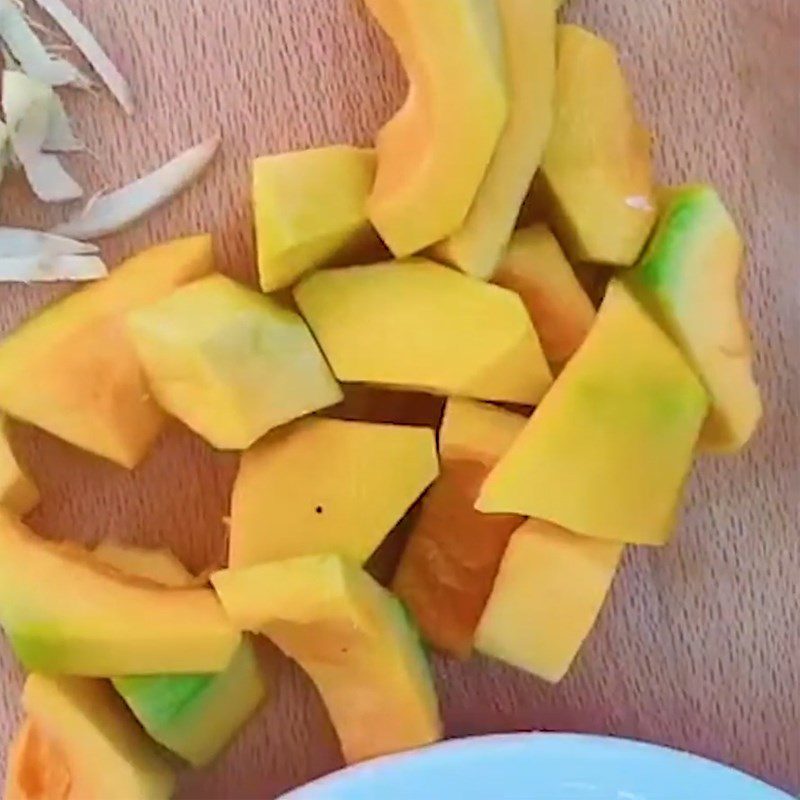 Step 1 Prepare the ingredients for Vegetarian Pumpkin Stew with Peanuts