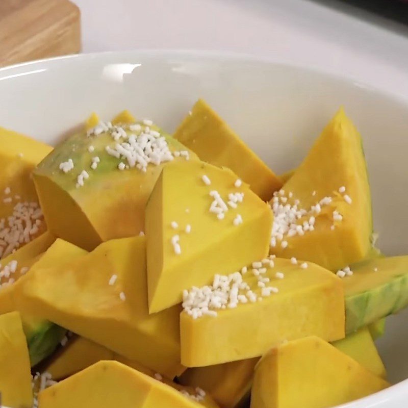 Step 1 Prepare the ingredients for Vegetarian Pumpkin Braised with Seaweed