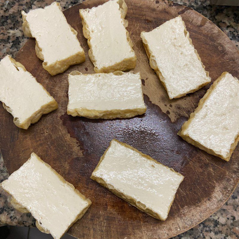 Step 1 Prepare the ingredients for stir-fried tofu with lemongrass and chili
