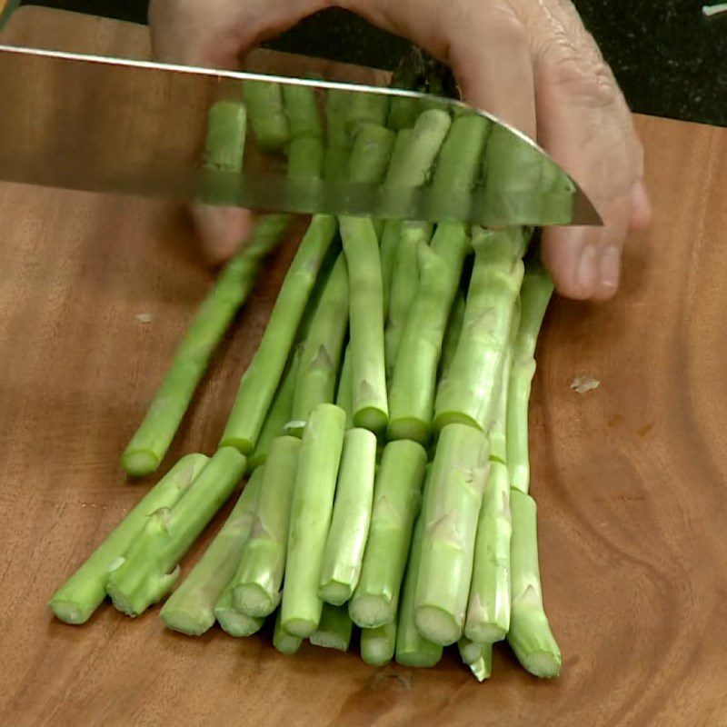 Step 1 Prepare the ingredients for steamed asparagus