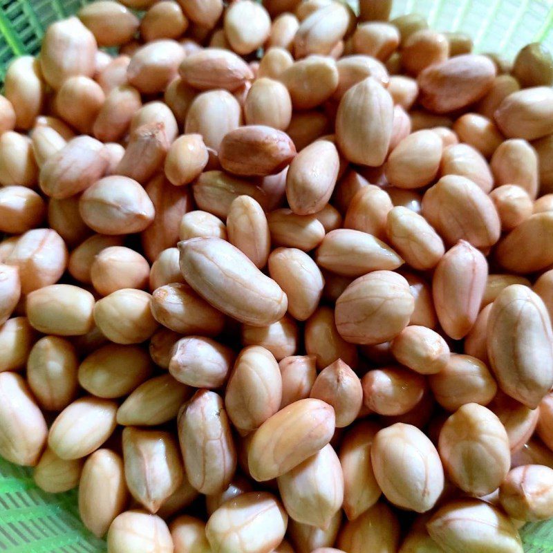 Step 1 Prepare the ingredients for Coconut Milk Peanut Sticky Rice