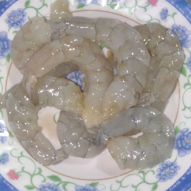 Step 1 Prepare the ingredients for stir-fried winged beans with shrimp