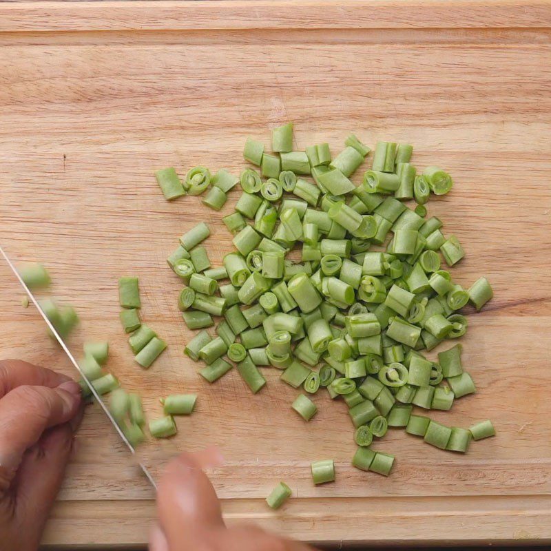 Step 1 Prepare the ingredients for Yangzhou Fried Rice