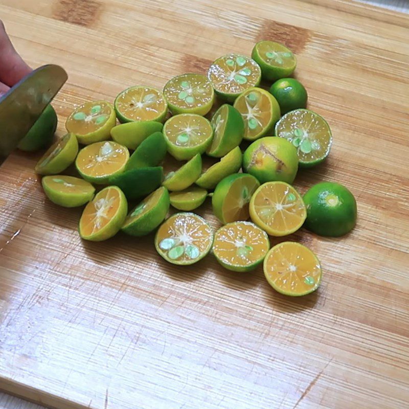 Step 1 Prepare the ingredients Mixed fish sauce with calamondin juice