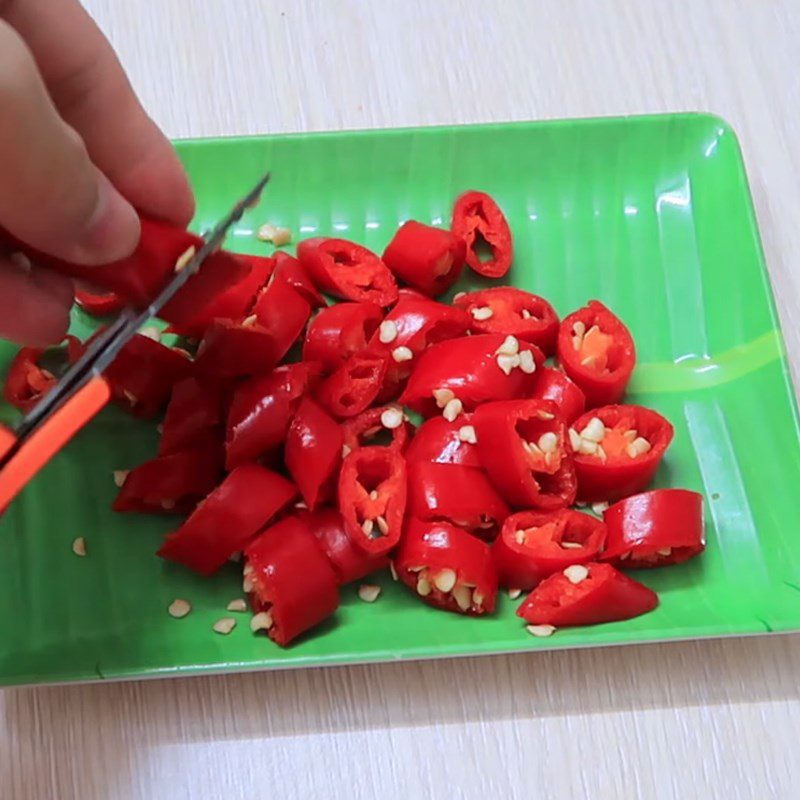 Step 1 Prepare the ingredients Mixed fish sauce with calamondin juice