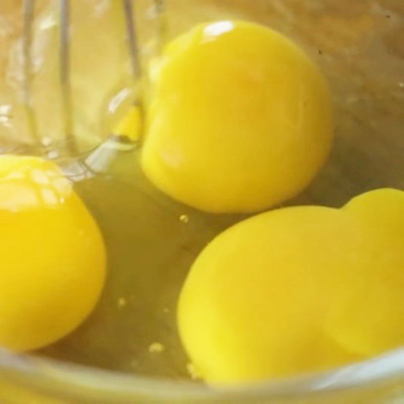 Step 2 Prepare the ingredients for the steamed minced meat egg