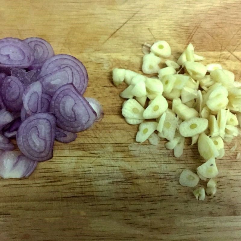 Step 1 Prepare the ingredients for spicy fried noodles