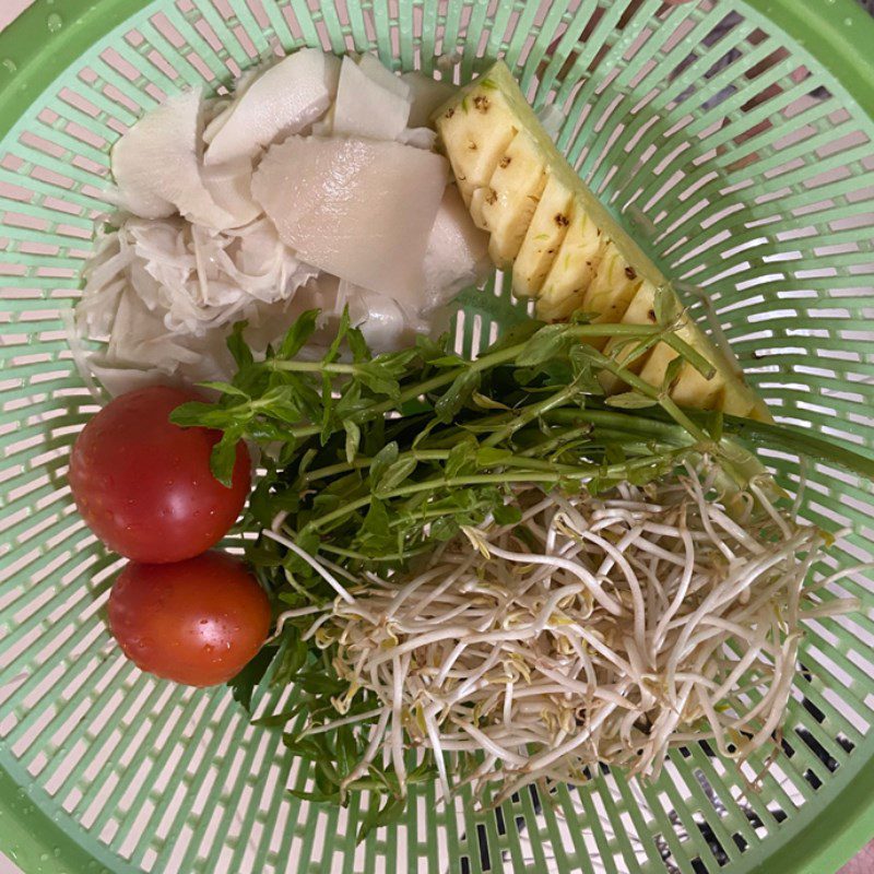 Step 1 Prepare the ingredients for Sour Fish Soup