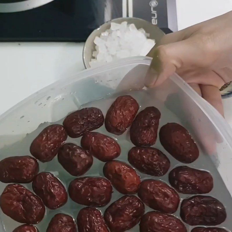 Step 1 Prepare the ingredients Aloe Vera with red apple chia seeds