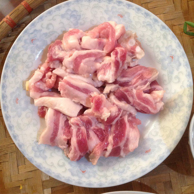 Step 1 Prepare the ingredients for Pineapple Stir-Fried Pork