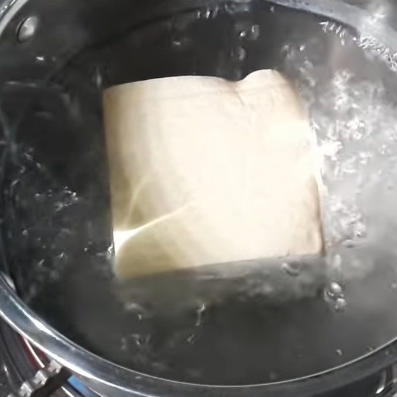 Step 1 Prepare the ingredients for Lemongrass Steamed Straw Mushrooms with Tofu