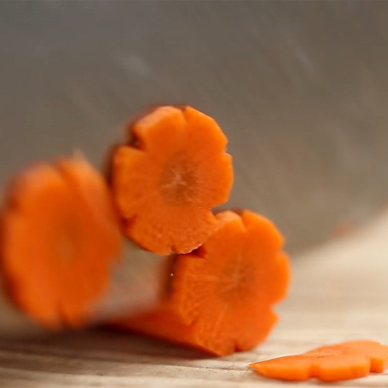 Step 1 Prepare vegetables for Chinese-style stir-fried beef