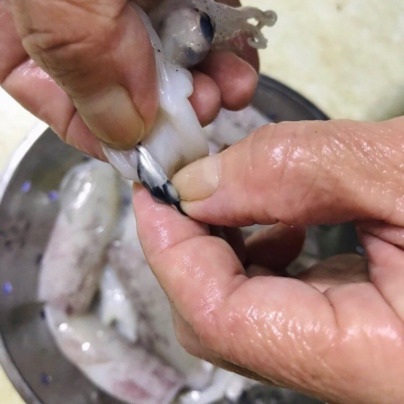 Step 1 Prepare the ingredients for Fried Squid