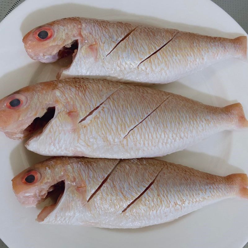 Step 1 Prepare the ingredients for Fried Snakehead Fish with Lemongrass and Chili