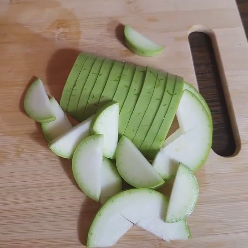 Step 1 Prepare the ingredients for Stir-fried Gourd with Beef