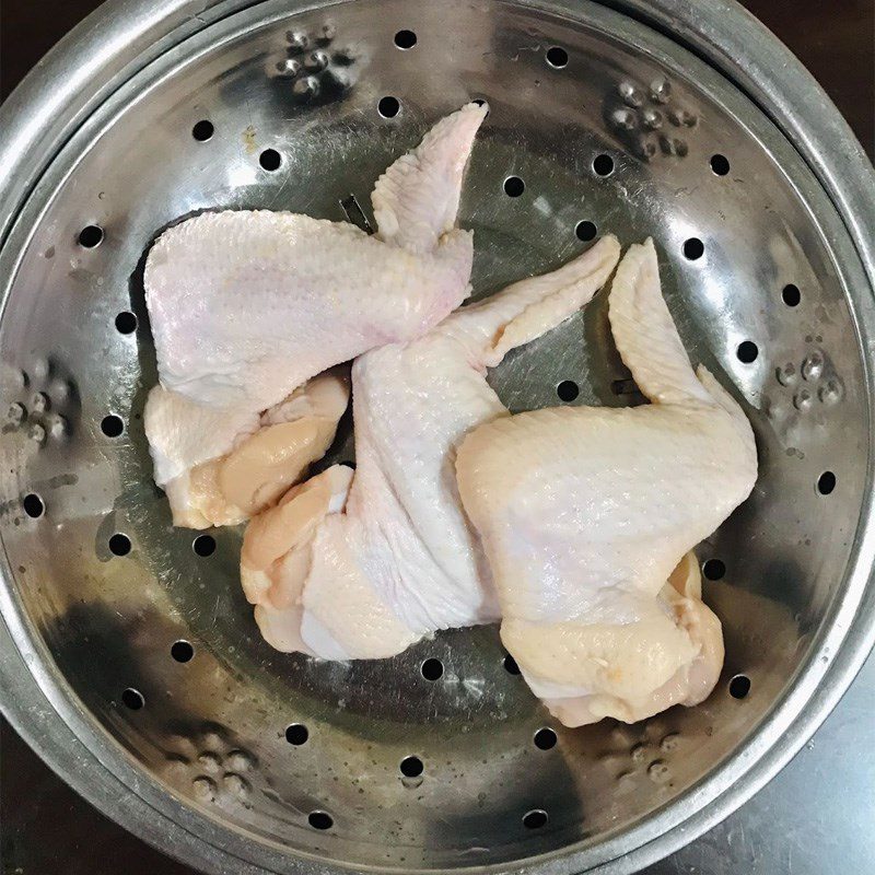 Step 1 Prepare the ingredients for Crispy Fried Chicken Wings