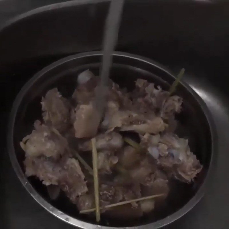 Step 1 Prepare the ingredients for Pork Bone Soup Noodles