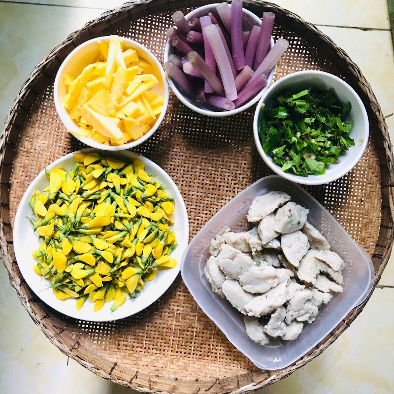 Step 1 Prepare the ingredients for Sour Fish Cake Soup