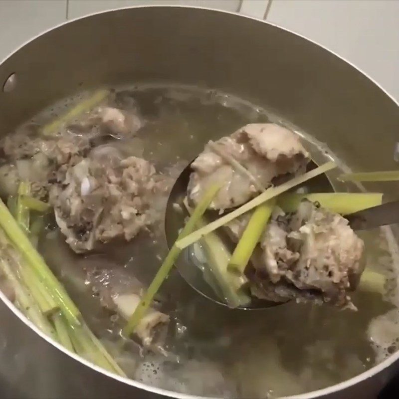 Step 1 Prepare the ingredients for Pork Bone Soup Noodles