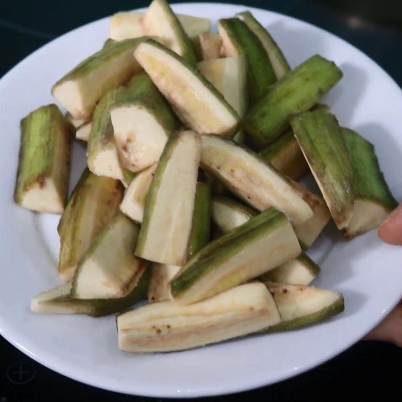 Step 1 Prepare the ingredients Stir-fried eel with green banana