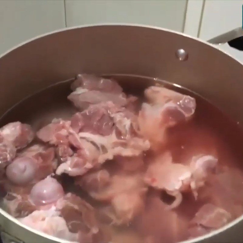 Step 1 Prepare the ingredients for Pork Bone Soup Noodles