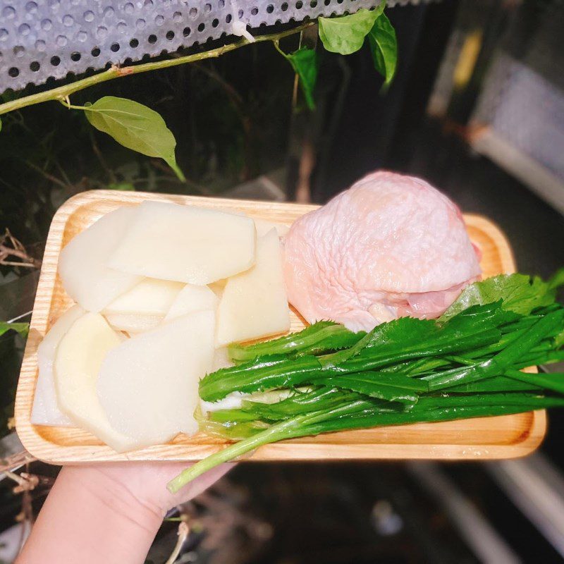 Step 1 Prepare the ingredients for Chicken with fresh bamboo shoots (recipe shared by a user)