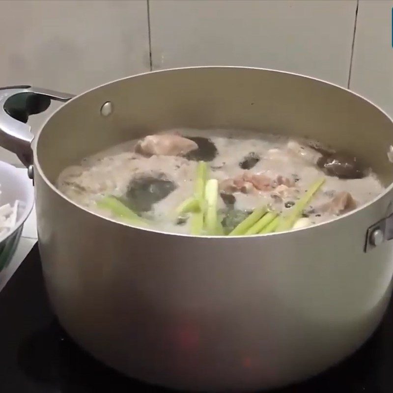 Step 1 Prepare the ingredients for Pork Bone Soup Noodles