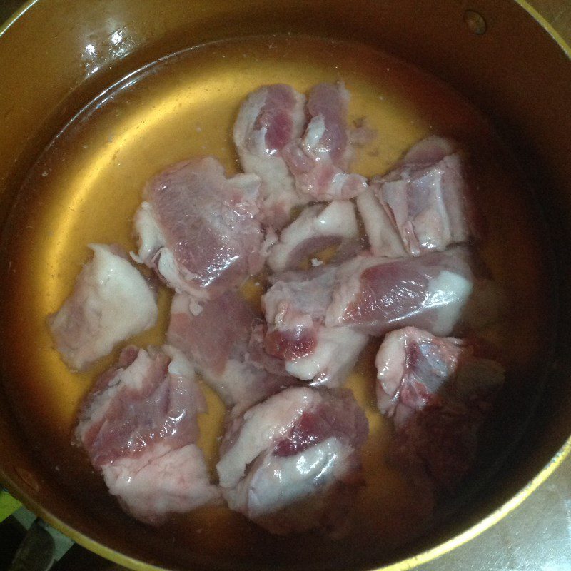 Step 1 Prepare the ingredients for honey grilled ribs using the oven