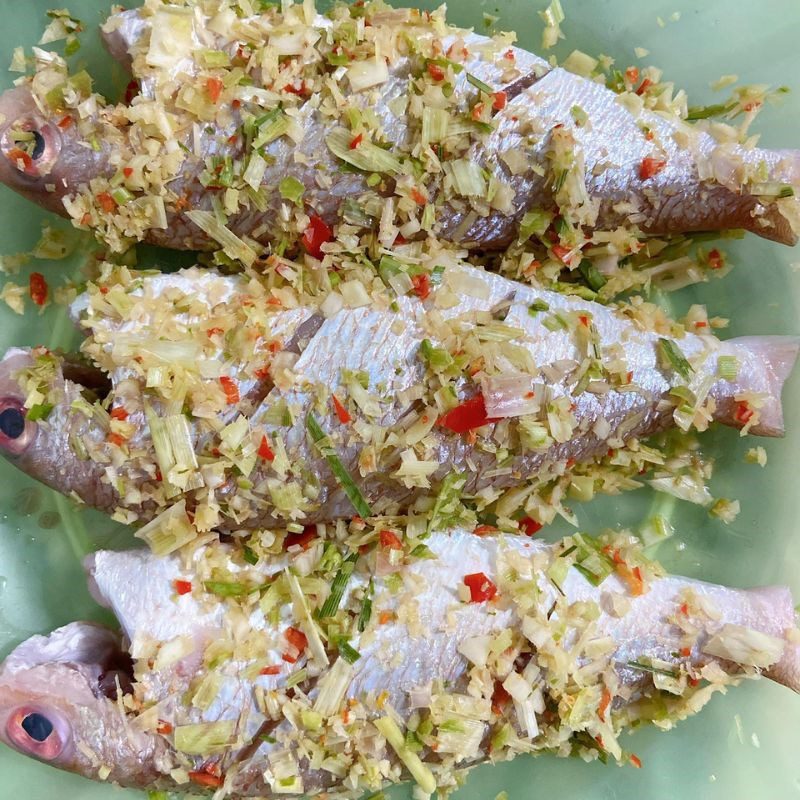 Step 1 Prepare the ingredients for Fried Snakehead Fish with Lemongrass and Chili