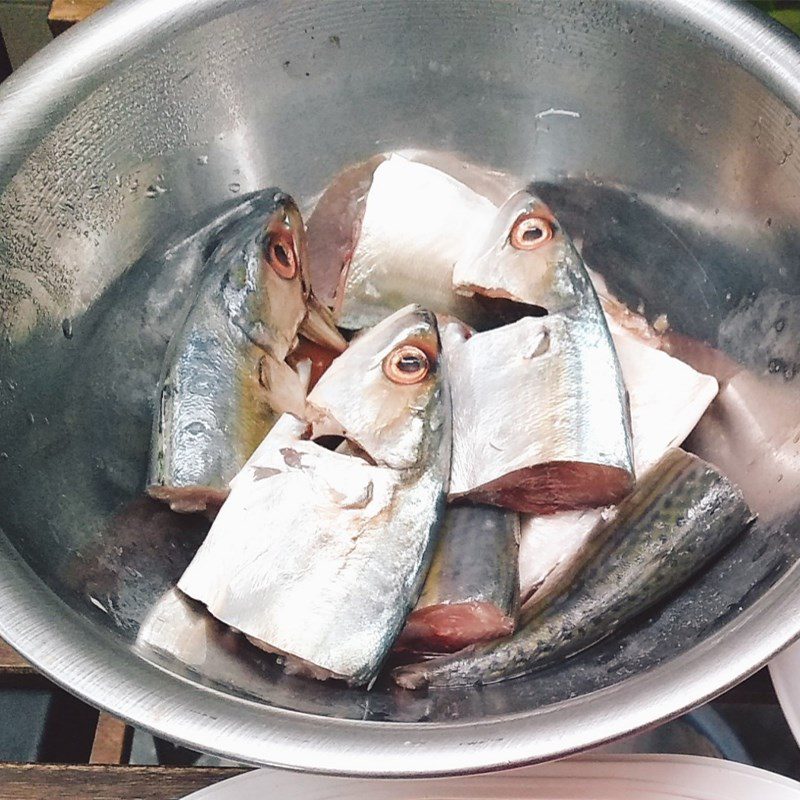 Step 1 Prepare the ingredients Mackerel braised with pickled mustard greens