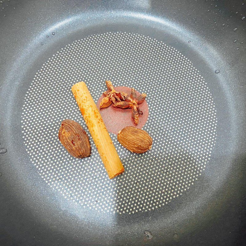 Step 1 Prepare the ingredients for Korean-style boneless pig trotters stew