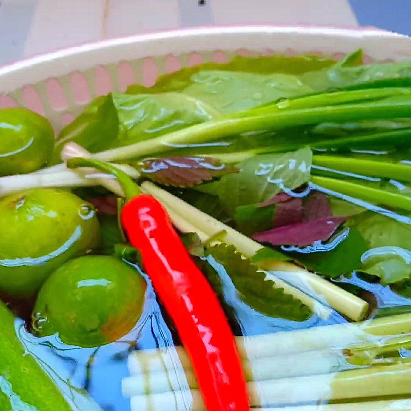 Step 2 Prepare the remaining ingredients for grilled spring rolls