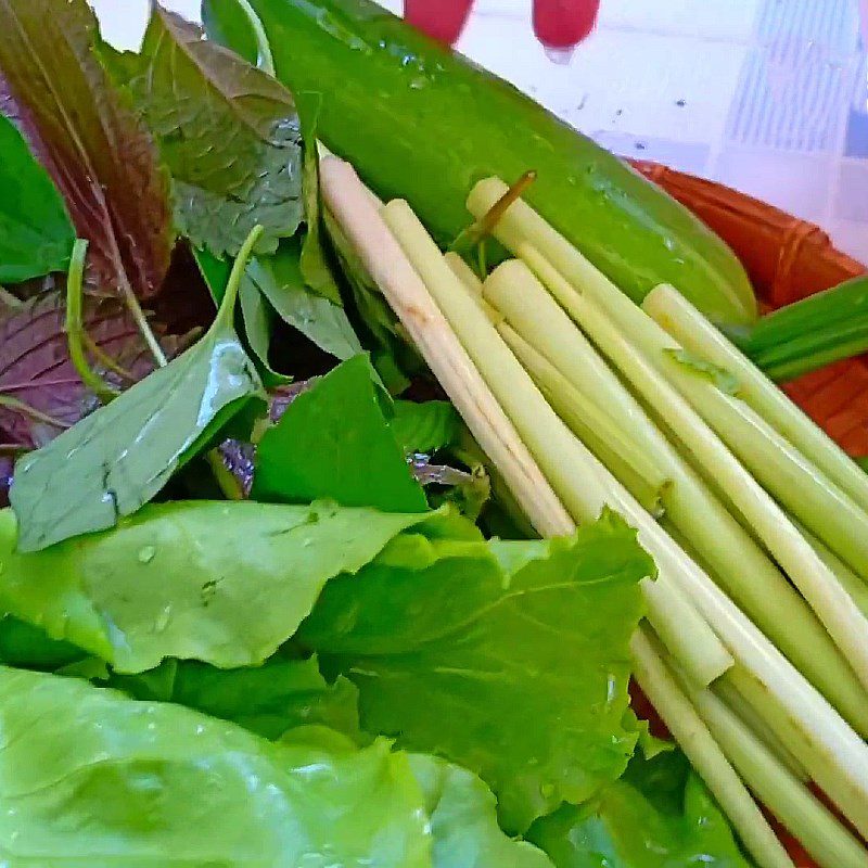 Step 2 Prepare the remaining ingredients for grilled spring rolls