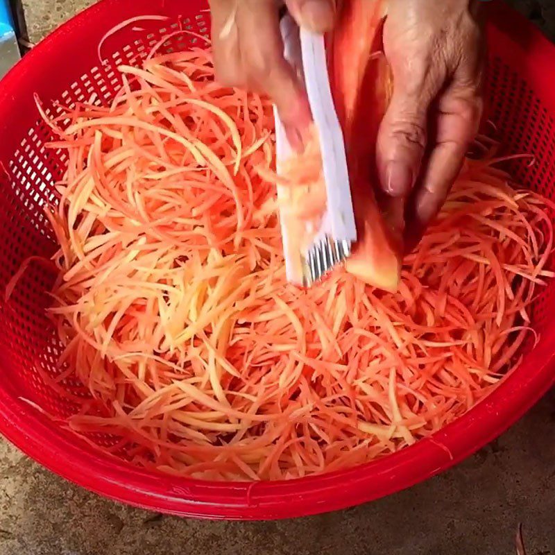 Step 2 Prepare the remaining ingredients for Papaya Salad