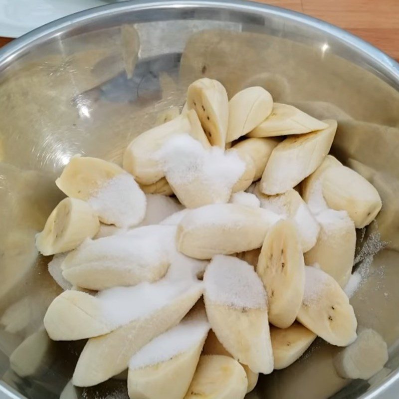 Step 3 Prepare the remaining ingredients for Banana Sticky Rice Balls