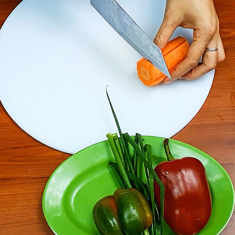 Step 2 Prepare the remaining ingredients Stir-fried pork with bell peppers and carrots