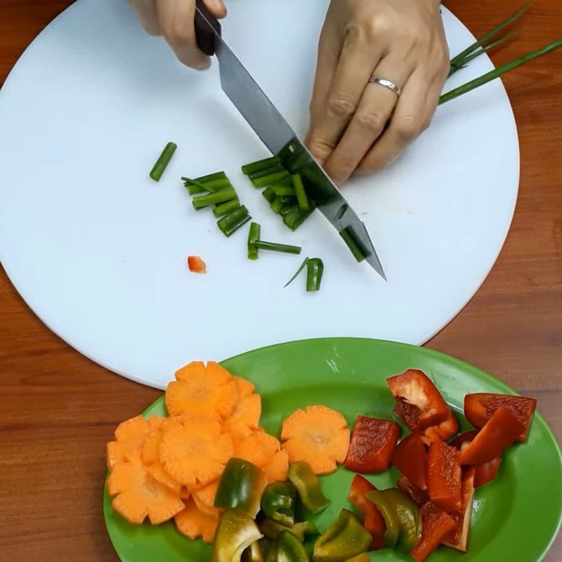 Step 2 Prepare the remaining ingredients Stir-fried pork with bell peppers and carrots