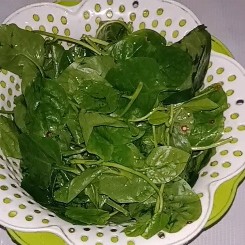 Step 2 Prepare other ingredients for the soup with water spinach