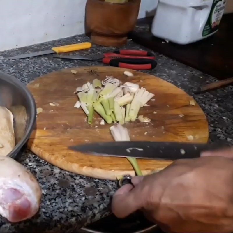 Step 2 Prepare other ingredients Lemongrass Steamed Goat