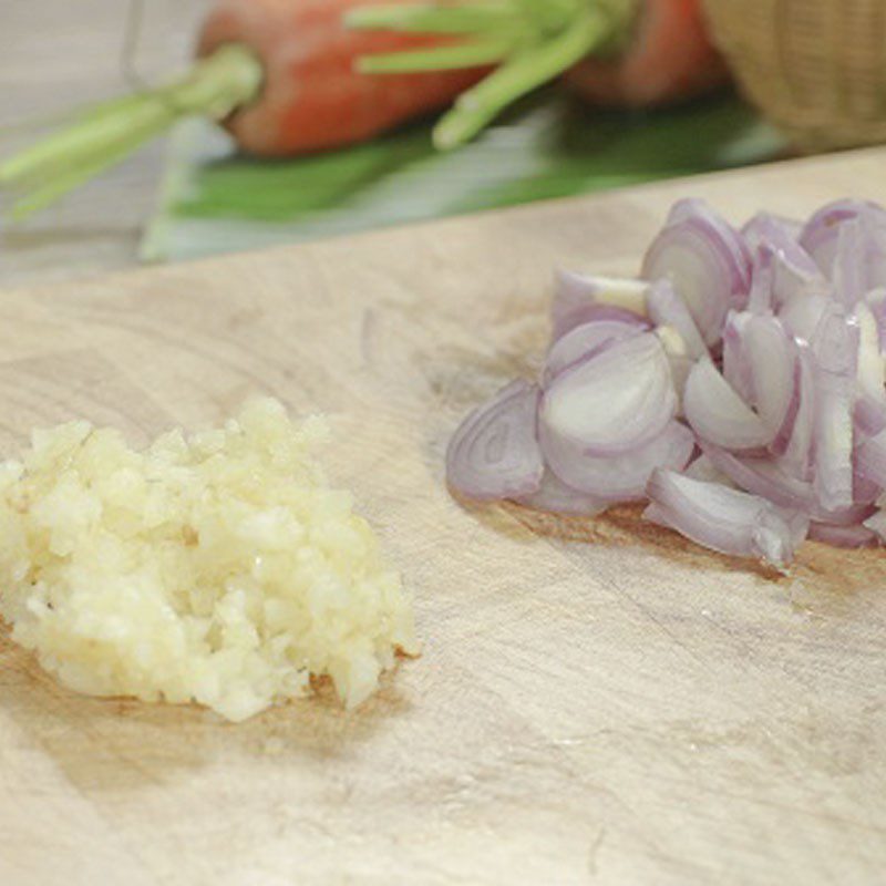 Step 2 Prepare other ingredients Chicken feet stewed with Chinese medicine