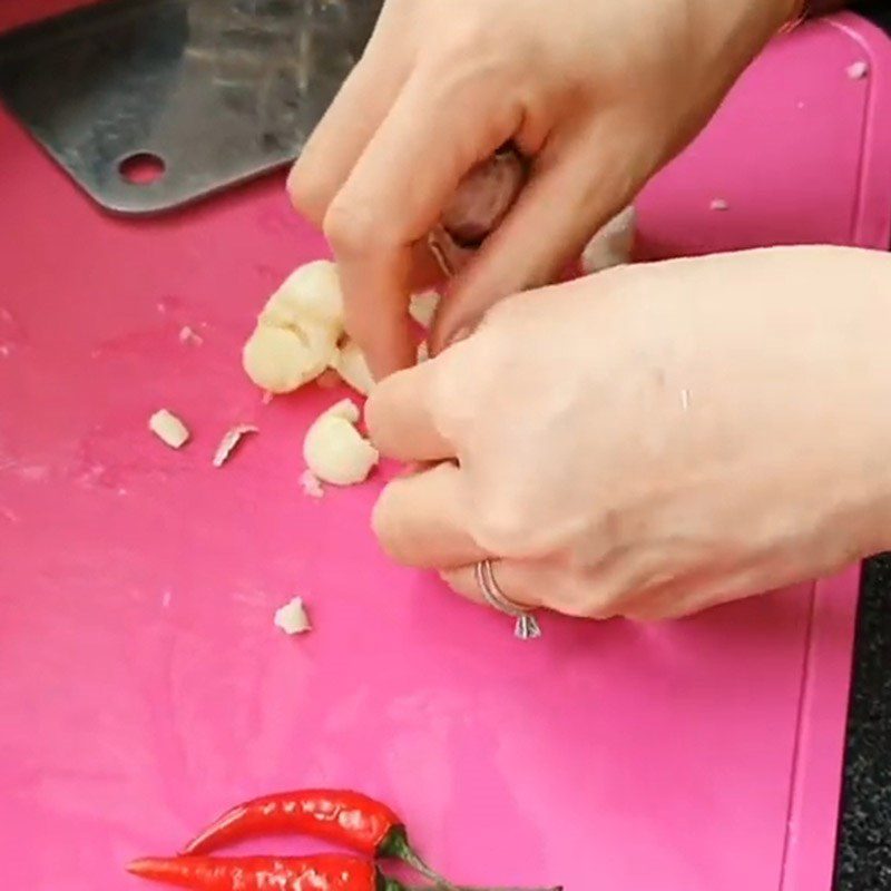 Step 2 Prepare other ingredients Grilled salt and chili fish