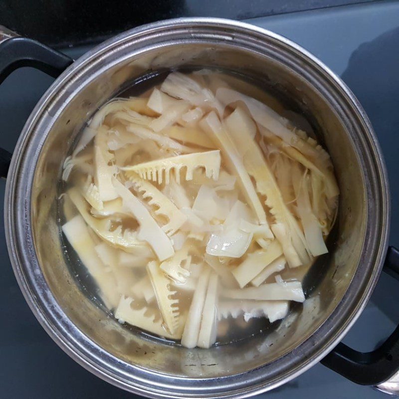 Step 2 Prepare other ingredients Stir-fried bamboo shoots with pork belly