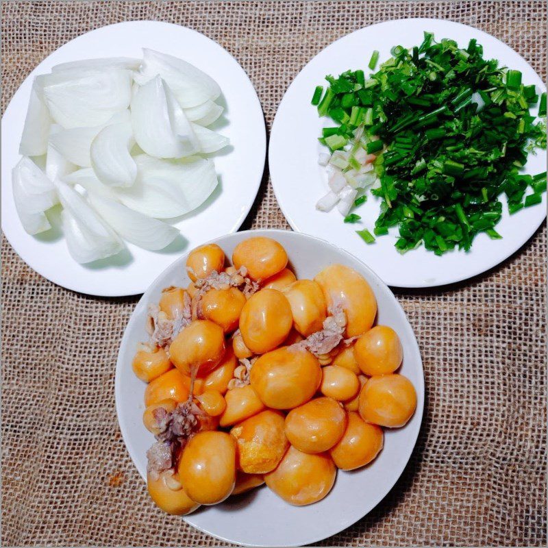 Step 3 Prepare other ingredients Stir-fried quail eggs with onions