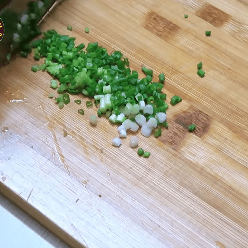 Step 2 Prepare other ingredients for salted egg meat